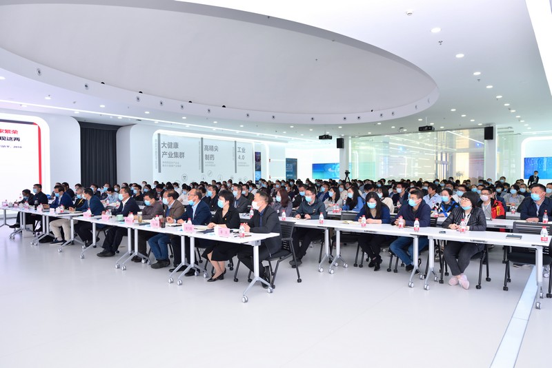 1618576495446066Q6dX.jpg 7.会场党员济济一堂认真听讲.jpg